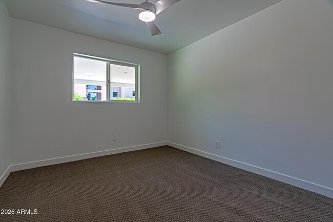 Building Photo - 3035 E Heatherbrae Dr