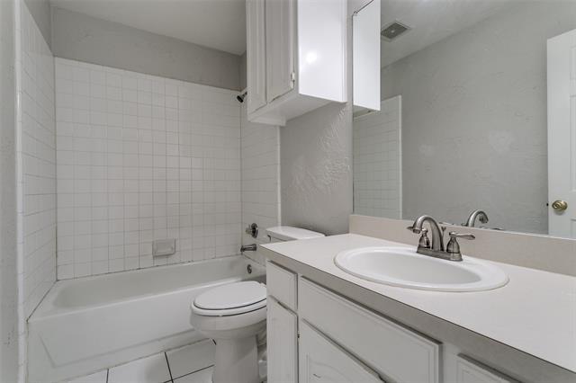 Building Photo - 962 Meadow Cir S