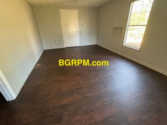 Building Photo - 4 BD, 2 BA, Home in Cabot