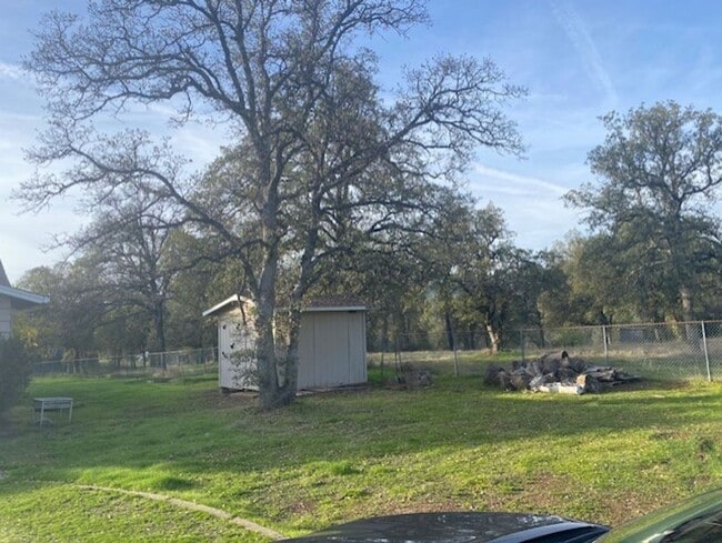 Building Photo - Nice Ranch Style House on 1 acre!!