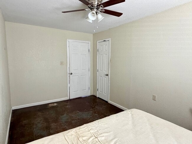 Building Photo - 10240 W Palomino Dr