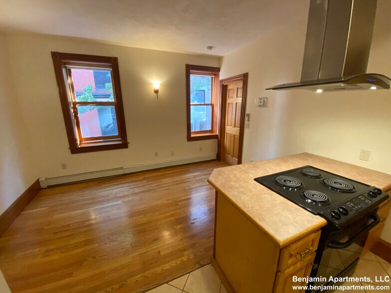 Building Photo - 97 Myrtle St