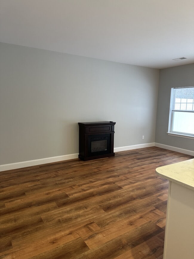 Building Photo - 2405 Rosa RoadRidge Manor Ct