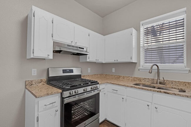 Building Photo - 408 Nino Aguilera St