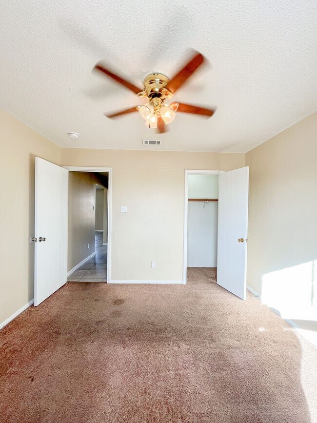 Building Photo - Available NOW!!!! Beautiful 4 bedroom, 2 bath, 2 car garage home with a privacy fenced yard and c...