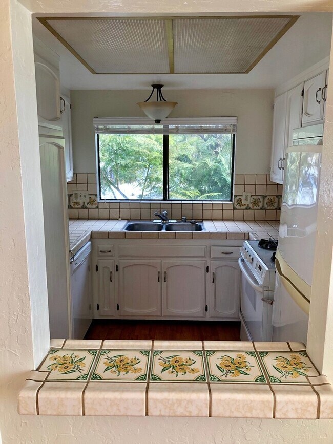 Building Photo - Pierpont Beach Home