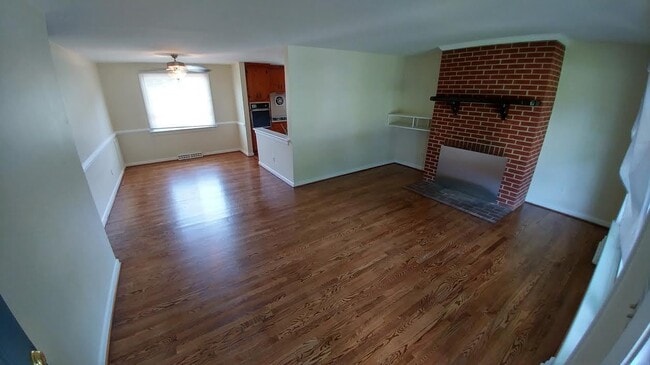 Building Photo - -- AVAILABLE JULY 1ST -- 3 BR / 1 BA West ...