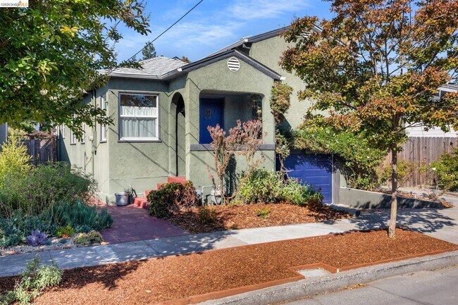 Building Photo - 1814 Castro St