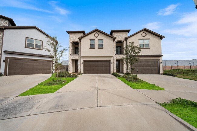 Building Photo - 2019 Olivos St