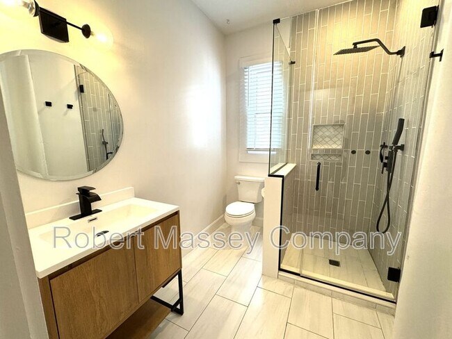 Building Photo - 1618 Ellwood Ave