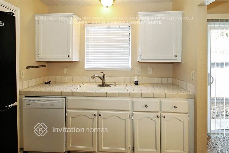 Building Photo - 3725 17th Ave