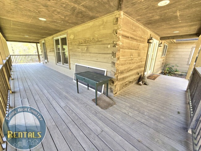 Building Photo - Beautiful Cabin in Sugar Grove with Multi-...