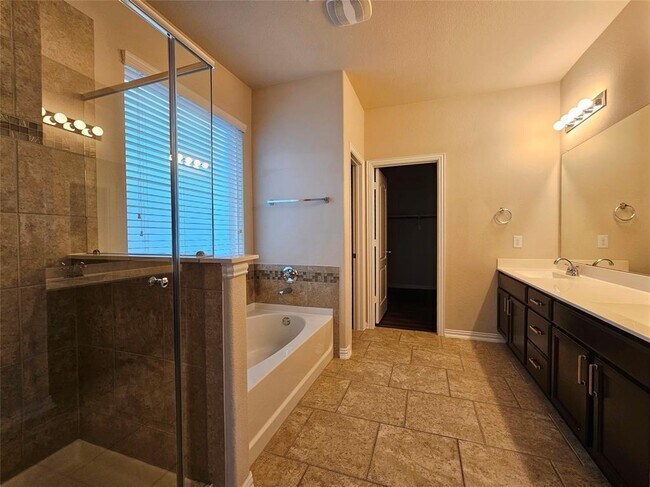 Building Photo - 637 Palmilla St