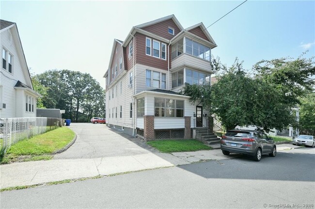 Building Photo - 26 Eastwood Ave