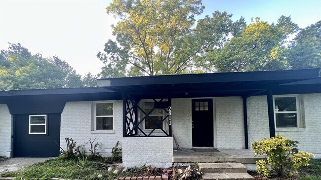 Building Photo - 2811 Tisinger Ave