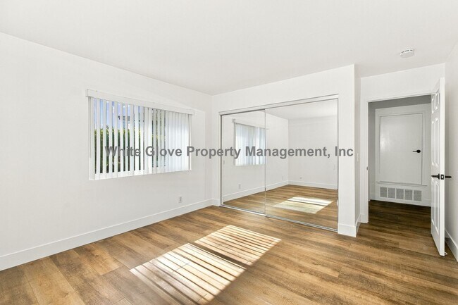 Building Photo - 265 S Via Montanera