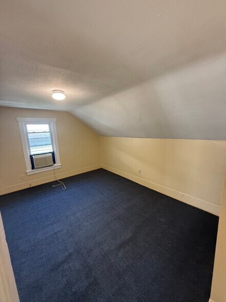 Building Photo - 153 Hamilton St