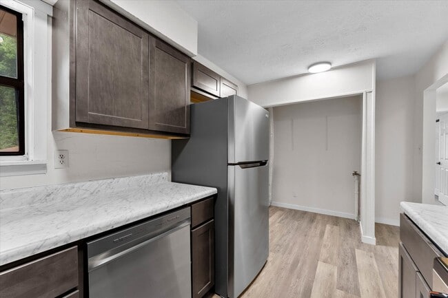 Building Photo - 1102 Apache Dr