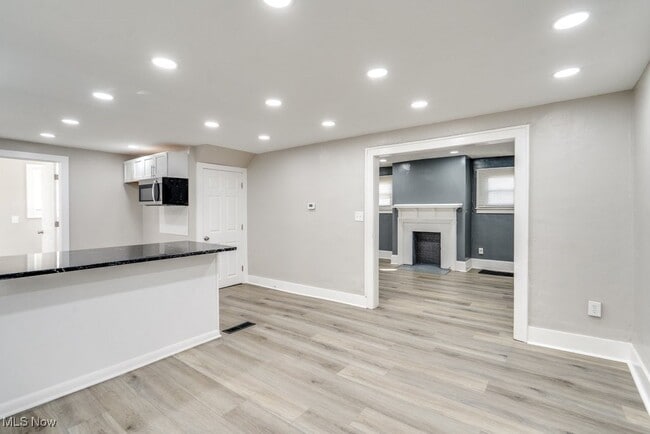 Building Photo - 920 Bloomfield Ave