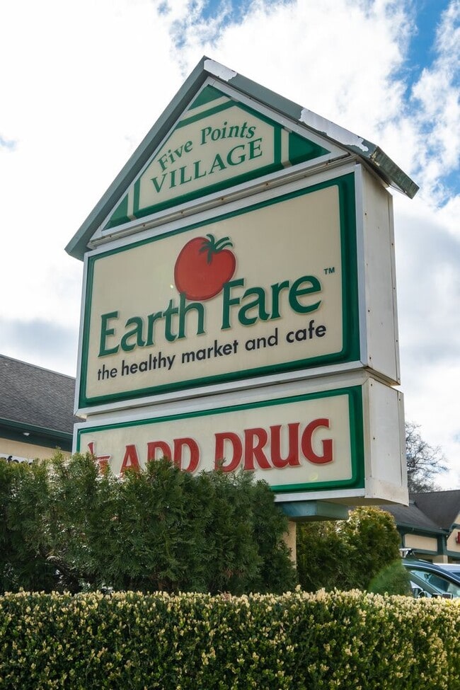 Building Photo - 110 Milledge Terrace