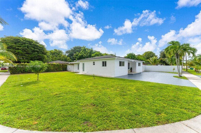 Building Photo - 4301 SW 85th Ave