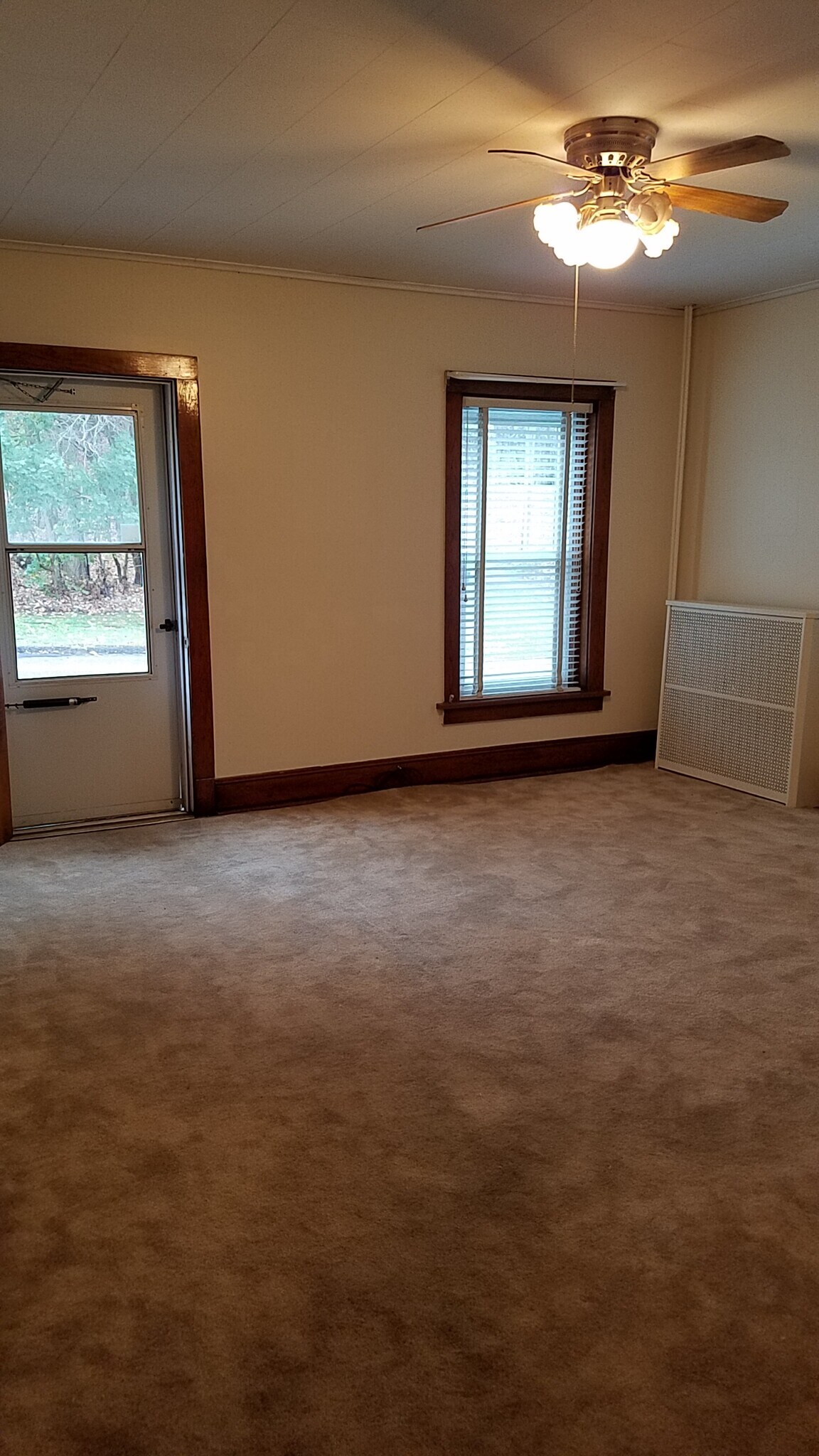 Front Parlor - 1006 Center St