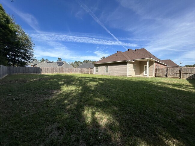 Building Photo - 23983 Terrace Ave