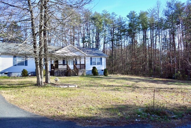Building Photo - 3 Bedroom House Available Near Gordonsville