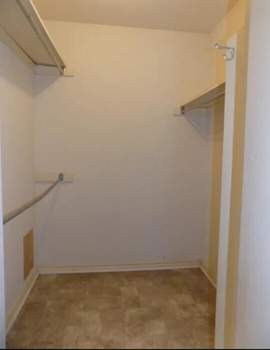 Building Photo - 513 Woodhollow Dr