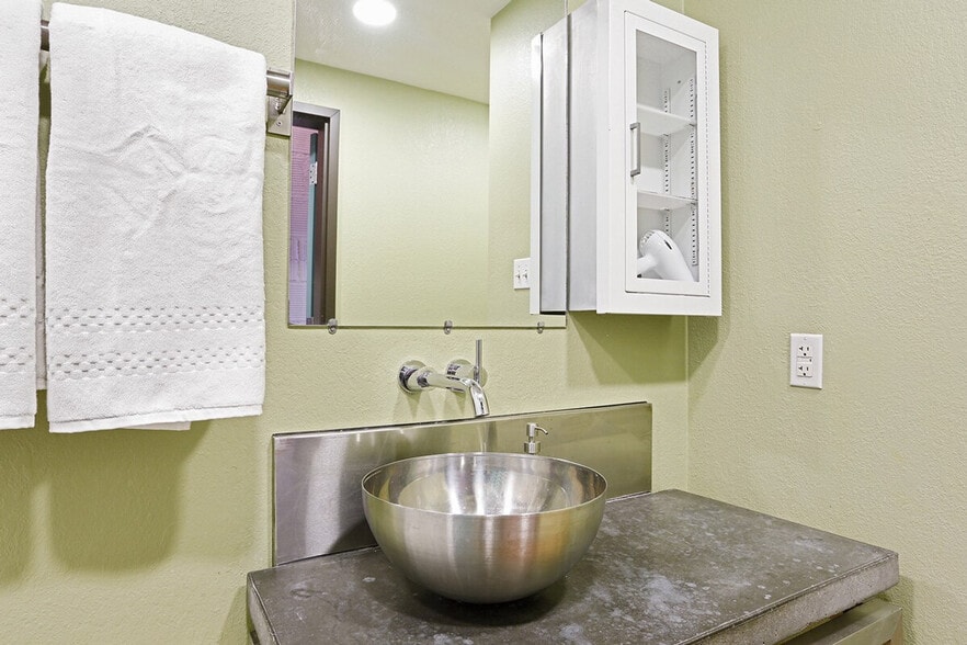 Building Photo - 1041 Constance St