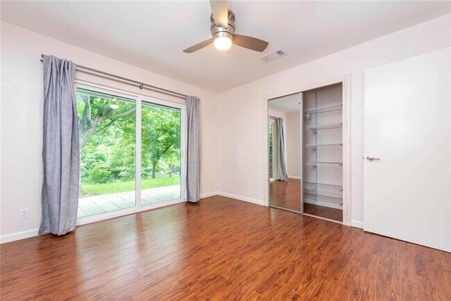 Building Photo - 3302 Catalina Dr