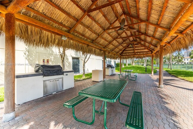 Building Photo - 19501 E Country Club Dr