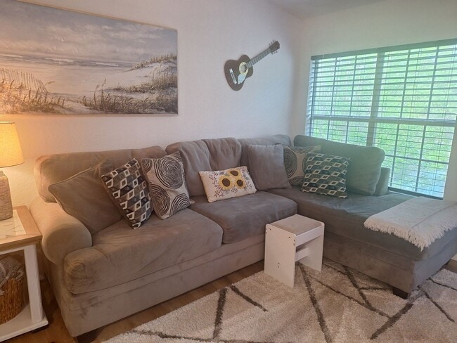 Building Photo - READY SET GO HOME!  REDUCED TO RENT NOW! 3 BEDROOM 2 BATH CONDO! TEXTLINDA PATTI AT 386.837.2882