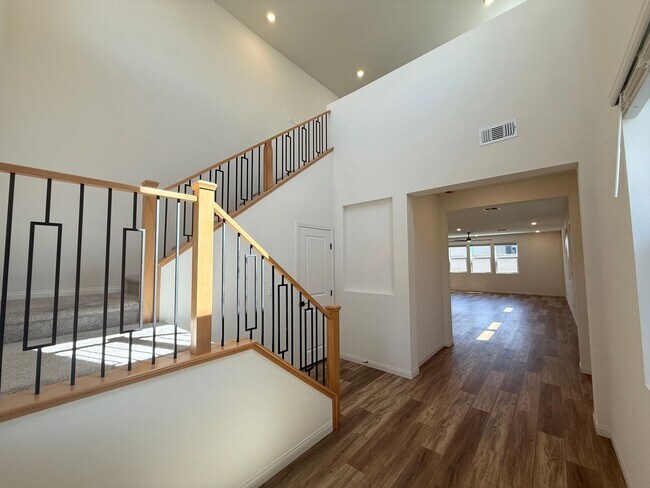 Building Photo - Spacious Southwest Las Vegas Gem | 5 Beds, Loft & 3,000+ Sq Ft Living