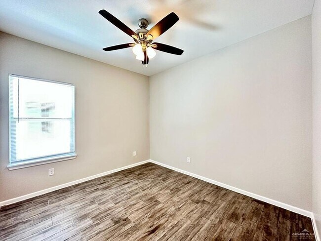 Building Photo - 1408 S Yankton St