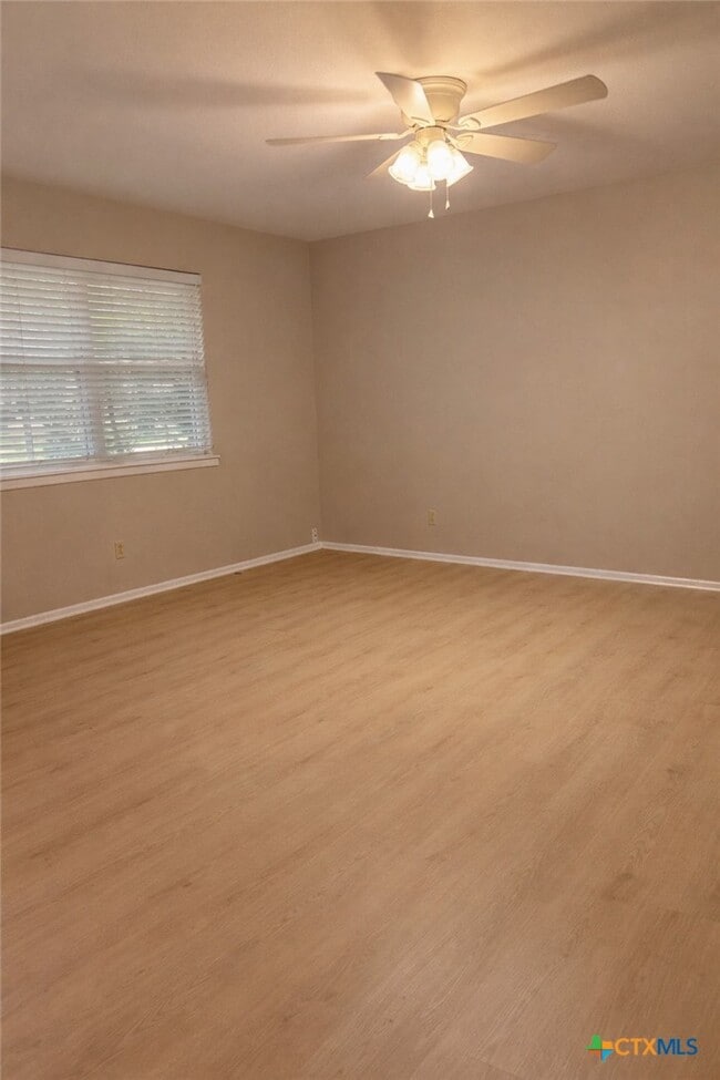 Building Photo - 482 Kerlick Ln