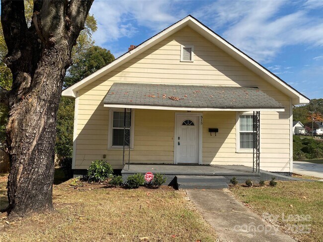 Building Photo - 315 Messick Ave