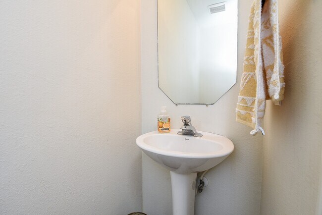 Building Photo - 87 Blue Creek Pl