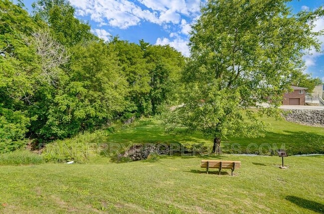 Building Photo - 1105 N Byrne Rd