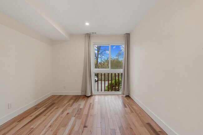 Building Photo - Coming Soon! Waterfront Living in Eastport – Renovated Condo in Severn House