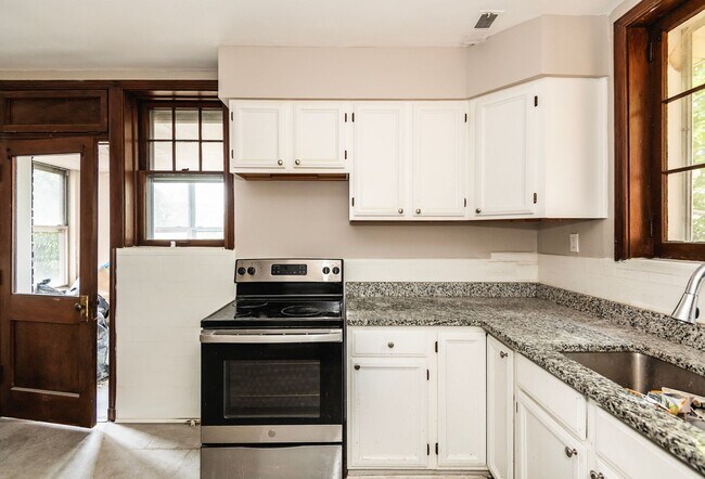 Building Photo - 5018 Miami St