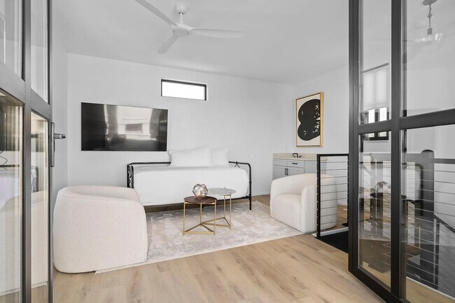 Building Photo - 2701 Bumble Bee Dr