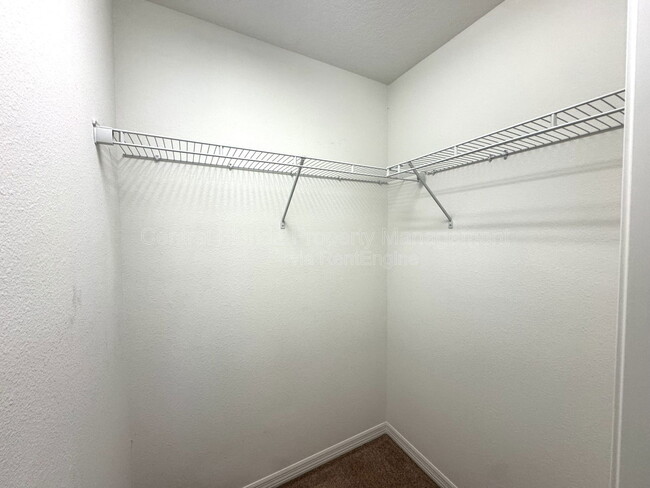 Building Photo - 411 Evening Sky Dr