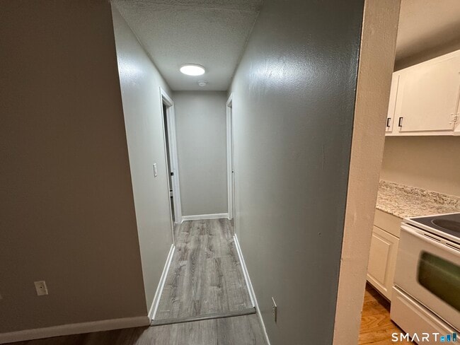 Building Photo - 958 Wethersfield Ave