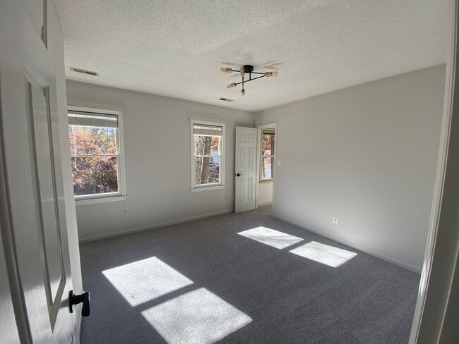 Building Photo - 118 W Skyhawk Dr