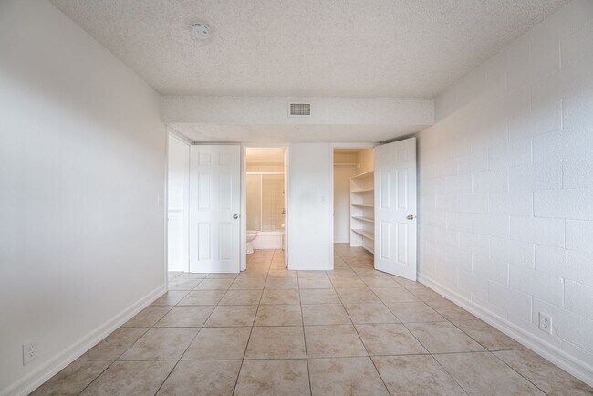 Building Photo - 1 Bedroom Downstairs  Condo Unit Near the Strip! Move in Special $199 for the first month rent!