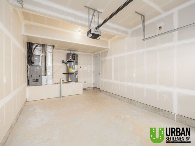 Building Photo - Woodlawn Duplex