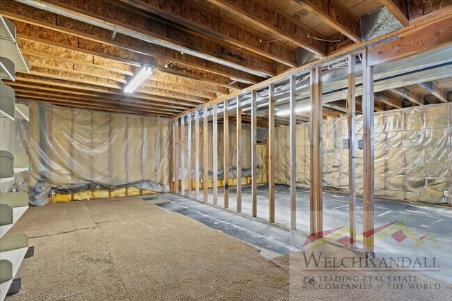Building Photo - Spacious Single Family Home With Attached ...