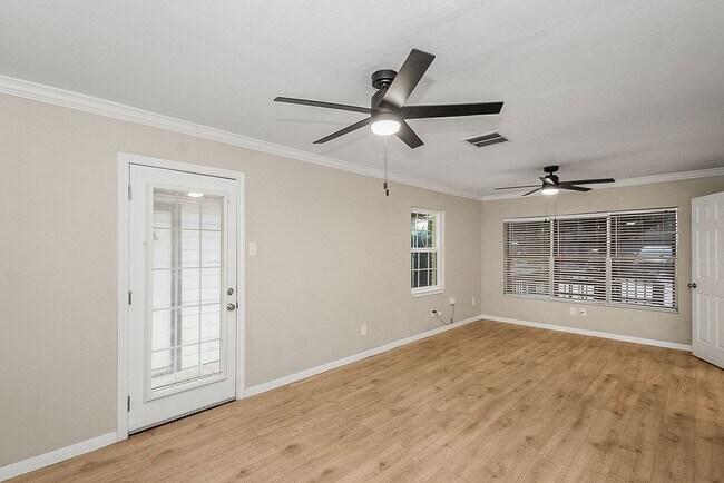 Building Photo - 5037 W 43rd St