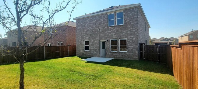 Building Photo - 14115 Donahue St